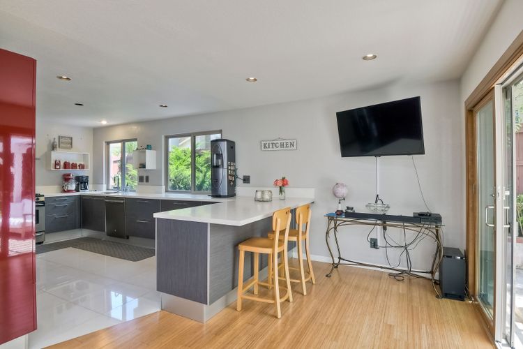 Large Breakfast Bar Added