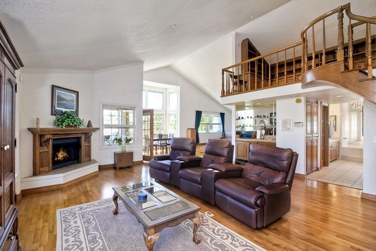 Master bedroom sitting area