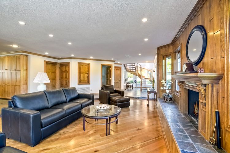 Living room toward entry