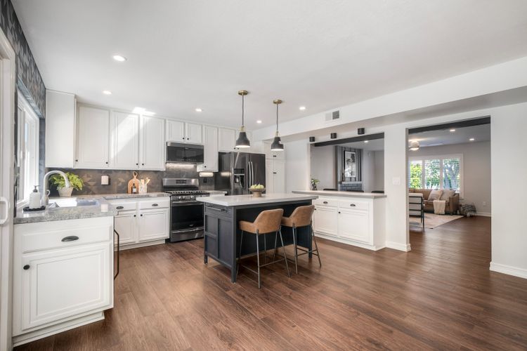 Recessed, Pendant & Cool Lighting Feautres